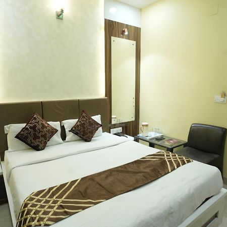 Hotel Rajkamal Near Varanasi Railway Station Εξωτερικό φωτογραφία