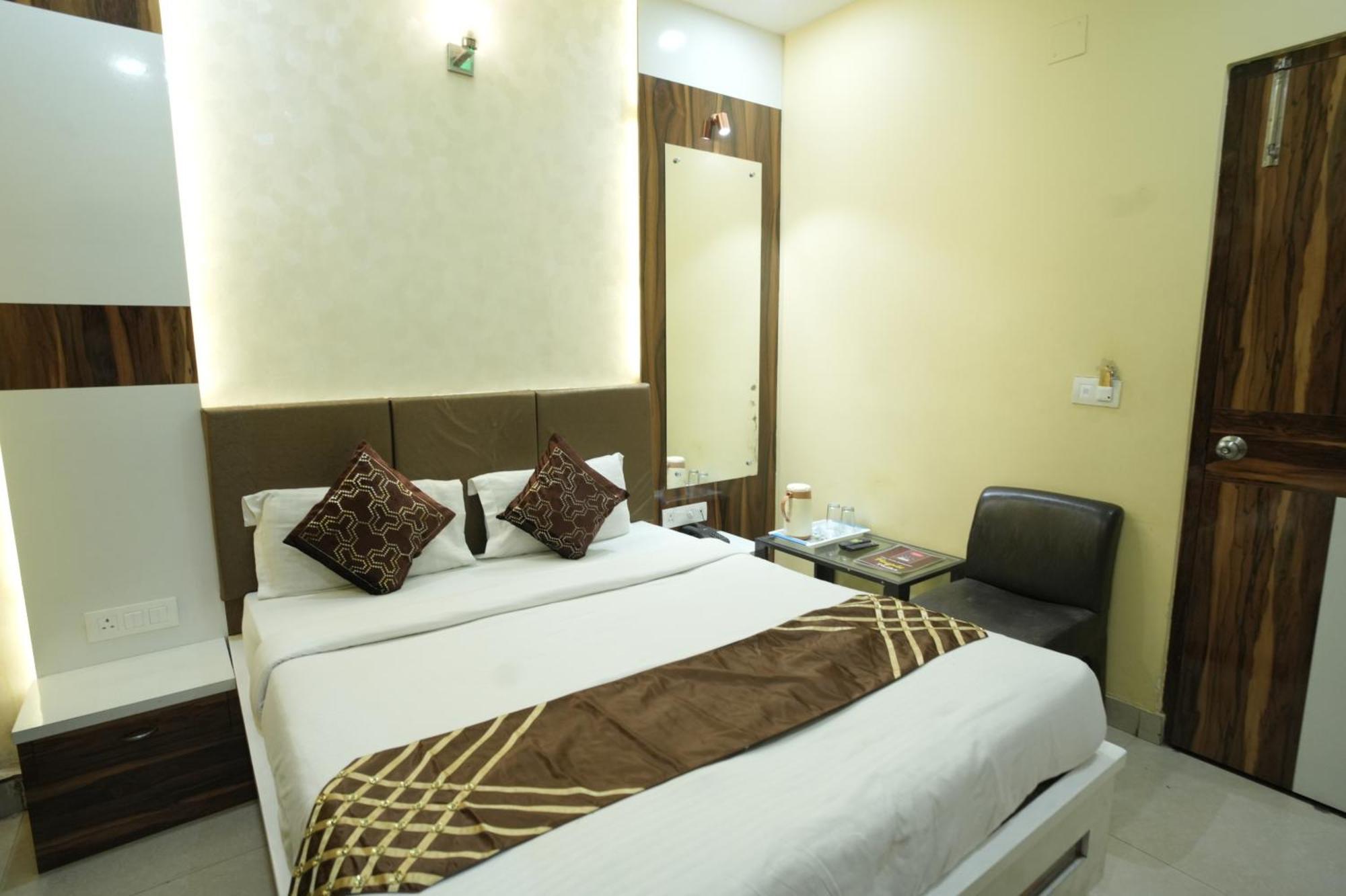 Hotel Rajkamal Near Varanasi Railway Station Εξωτερικό φωτογραφία