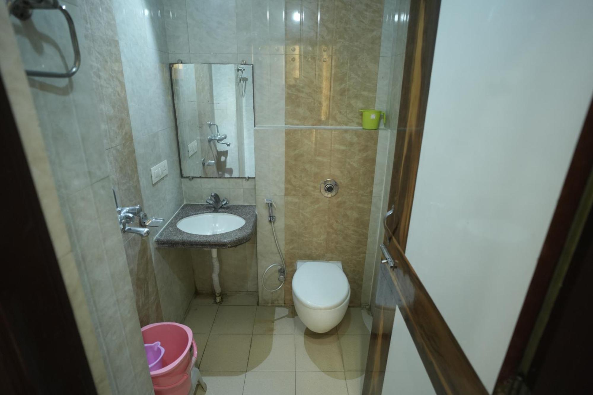 Hotel Rajkamal Near Varanasi Railway Station Εξωτερικό φωτογραφία