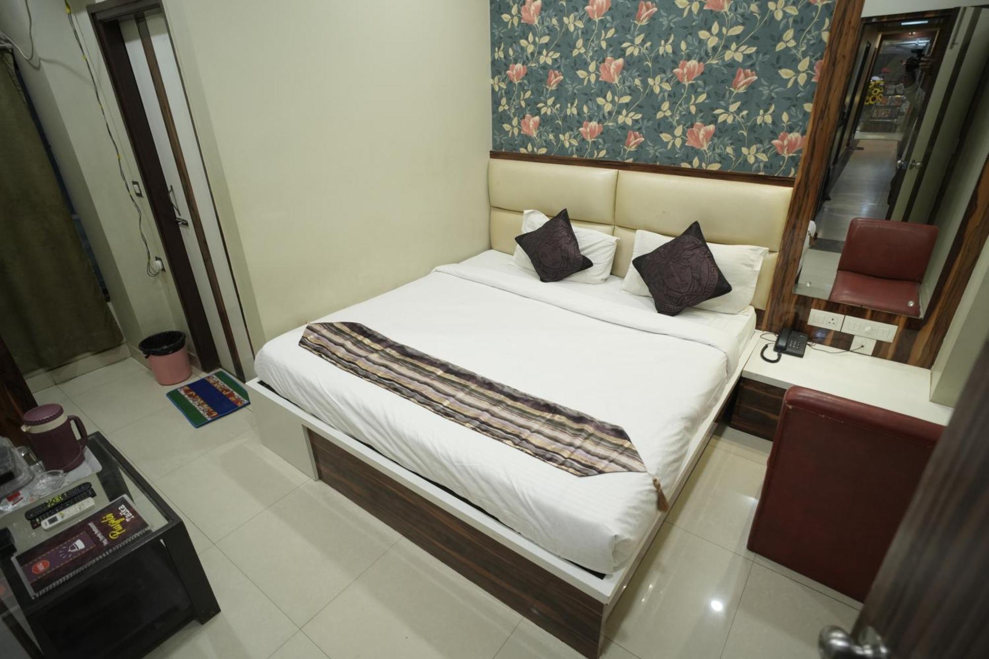 Hotel Rajkamal Near Varanasi Railway Station Εξωτερικό φωτογραφία