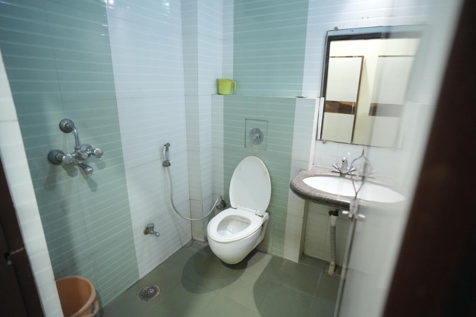 Hotel Rajkamal Near Varanasi Railway Station Εξωτερικό φωτογραφία