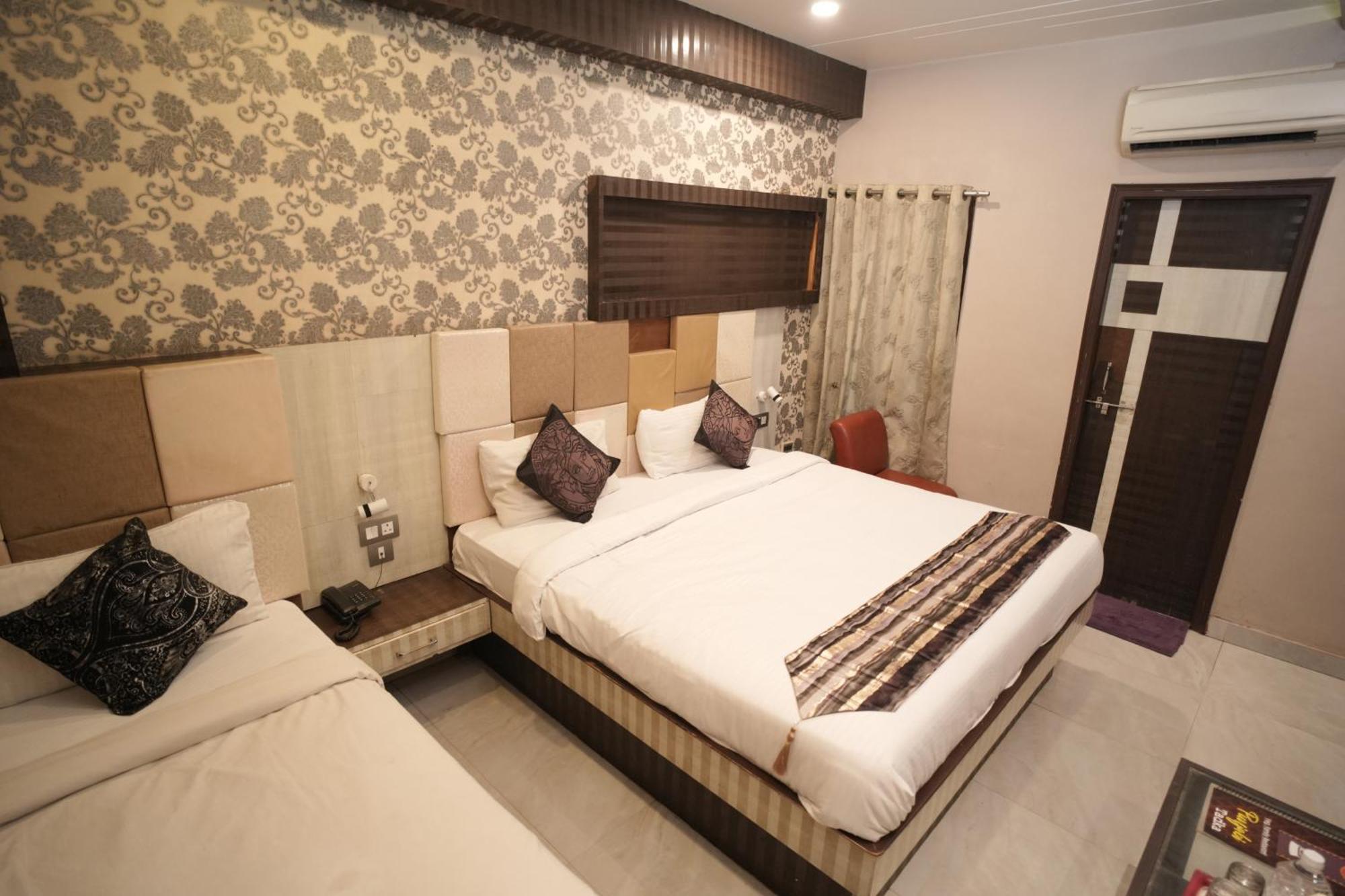 Hotel Rajkamal Near Varanasi Railway Station Εξωτερικό φωτογραφία