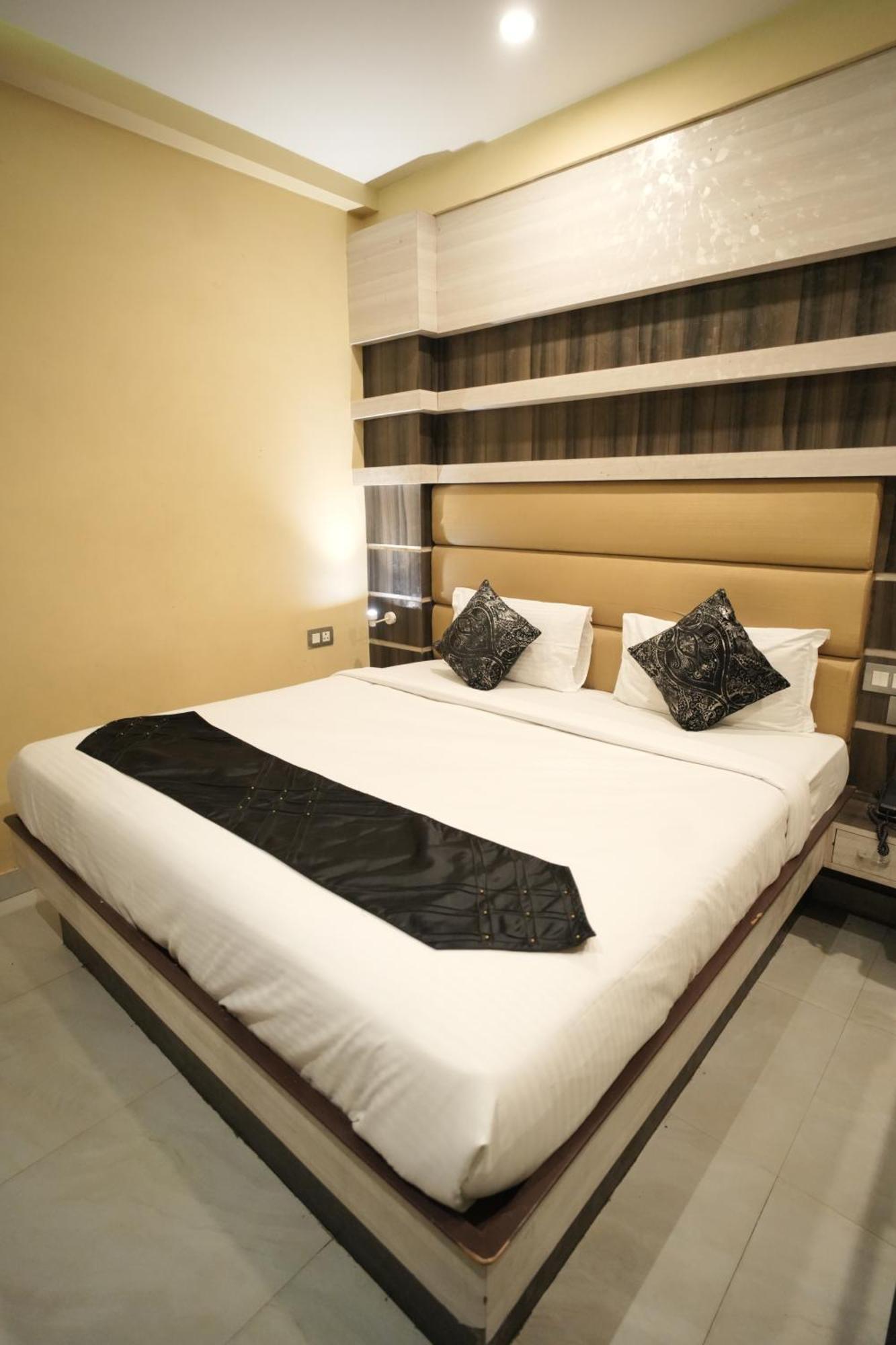 Hotel Rajkamal Near Varanasi Railway Station Εξωτερικό φωτογραφία