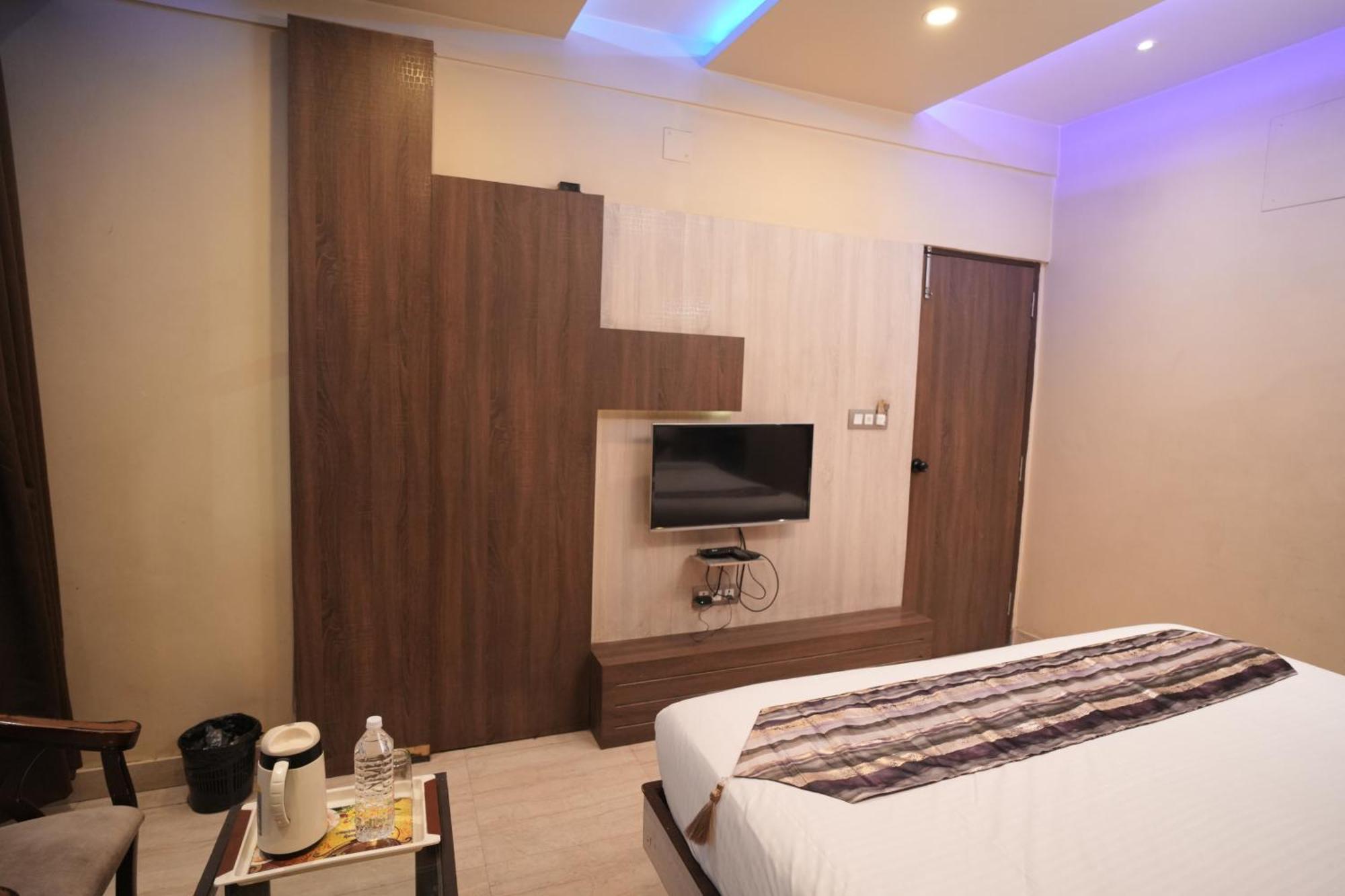 Hotel Rajkamal Near Varanasi Railway Station Εξωτερικό φωτογραφία