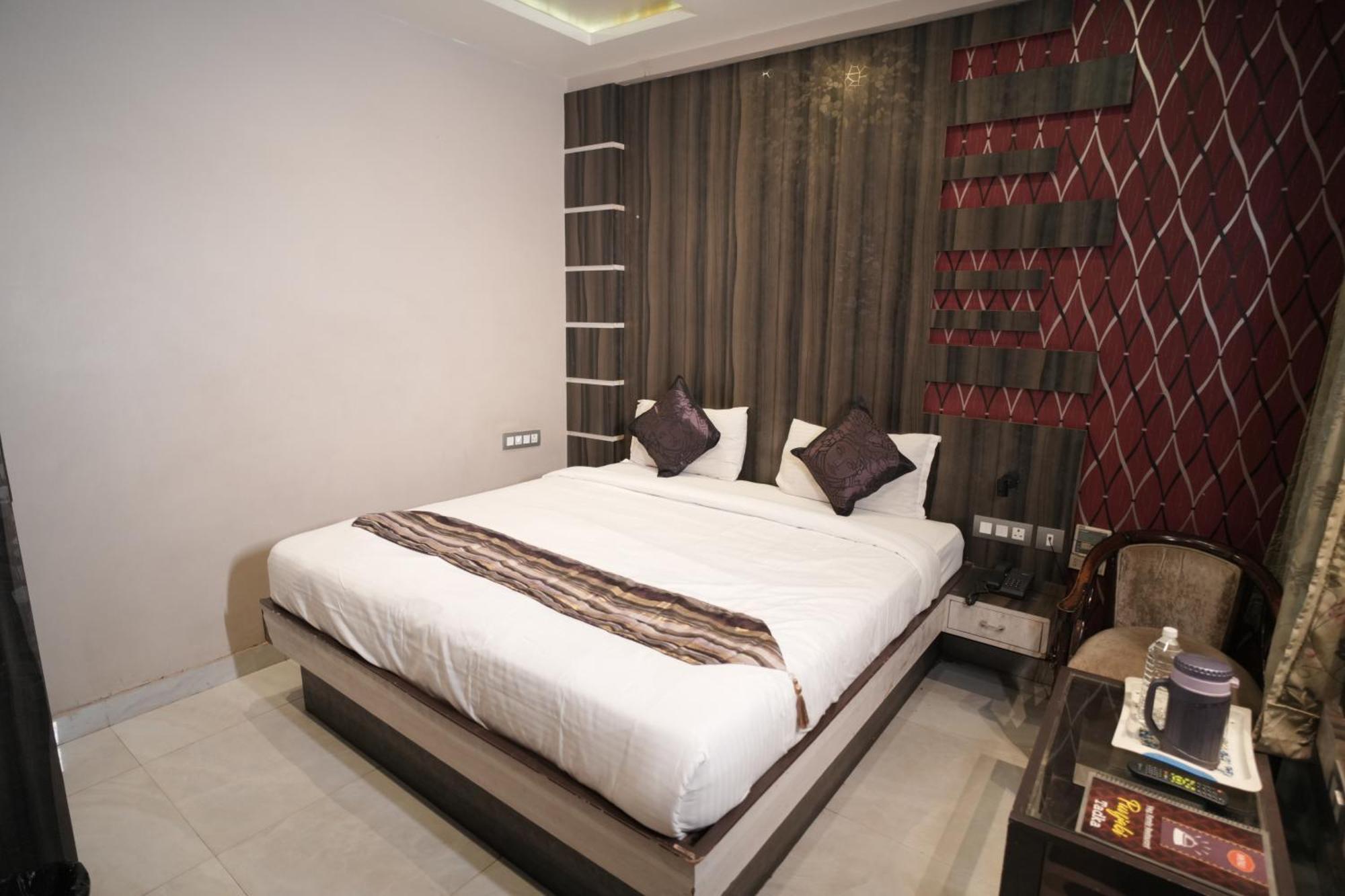 Hotel Rajkamal Near Varanasi Railway Station Εξωτερικό φωτογραφία