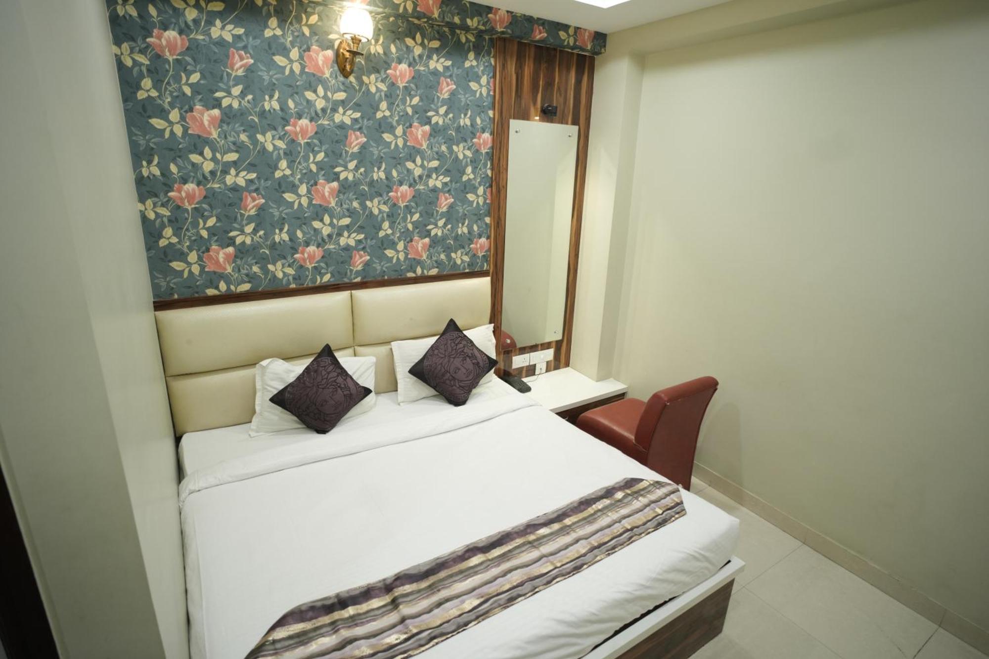 Hotel Rajkamal Near Varanasi Railway Station Εξωτερικό φωτογραφία