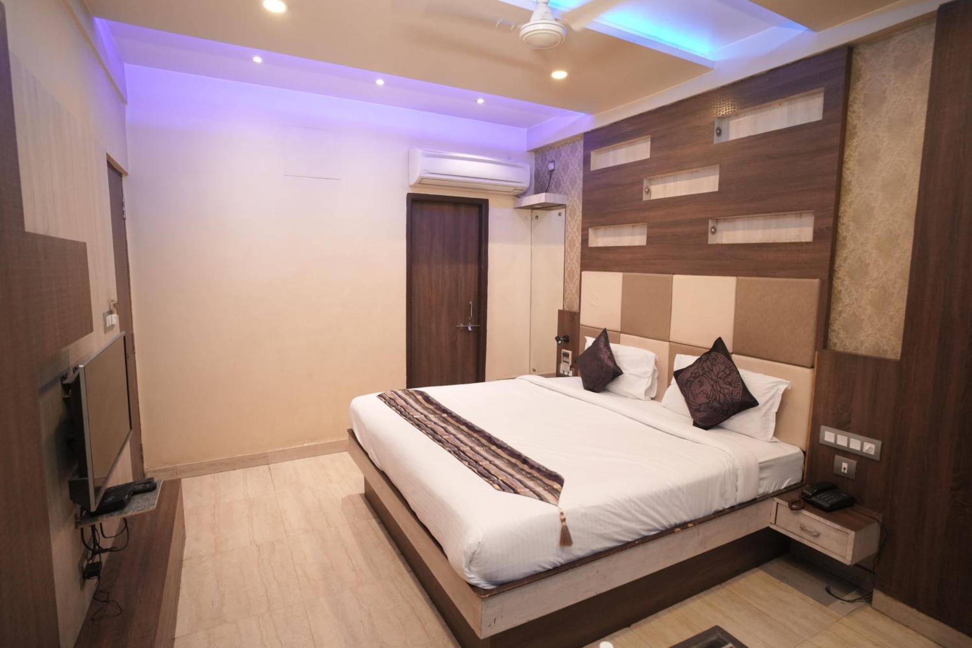 Hotel Rajkamal Near Varanasi Railway Station Εξωτερικό φωτογραφία