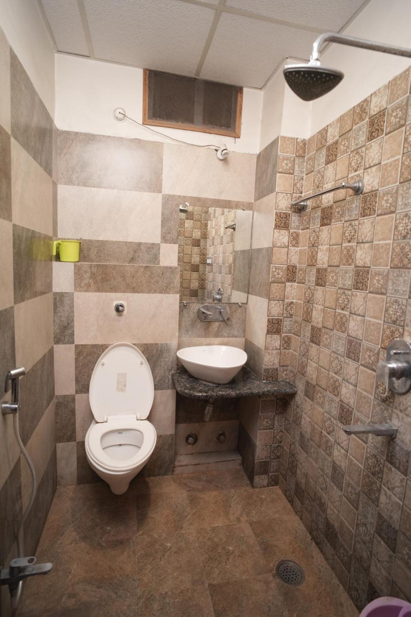 Hotel Rajkamal Near Varanasi Railway Station Εξωτερικό φωτογραφία